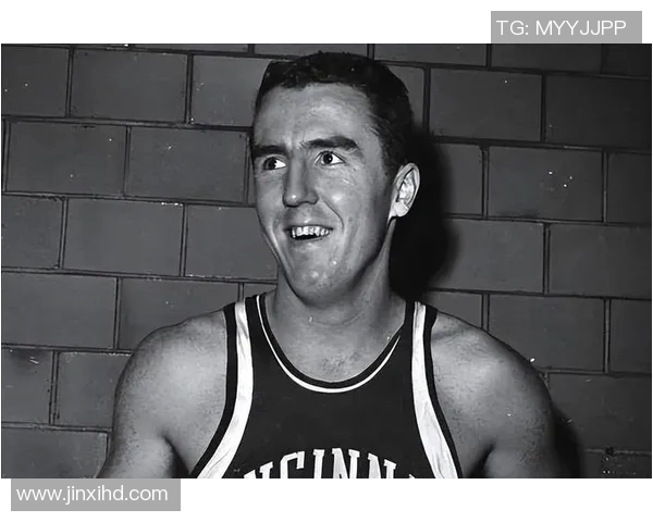 世界顶级球星身着经典足球球衣展现绿茵场独特风采 世界顶级球星身着经典足球球衣展现绿茵场独特风采