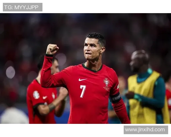 足球传奇与荣耀瞬间:探索球星背后的故事与精彩瞬间 足球传奇与荣耀瞬间:探索球星背后的故事与精彩瞬间